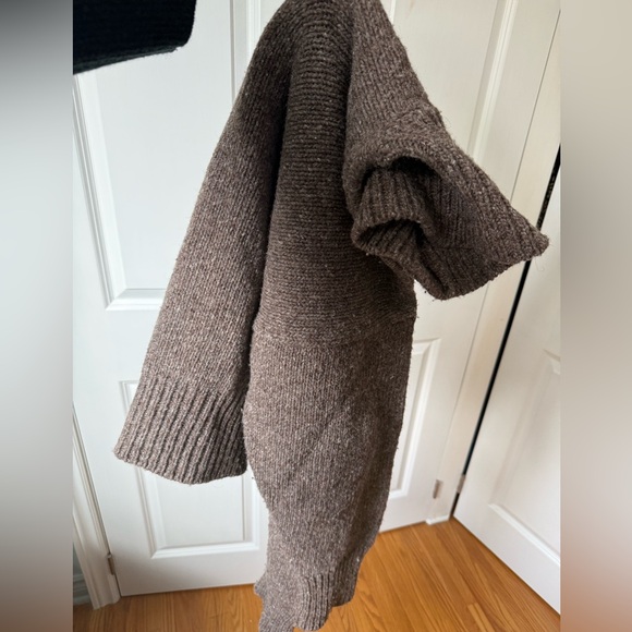 Babaa No. 17 Jumper - Oak - oversized 100% wool turtleneck sweater - Picture 6 of 9